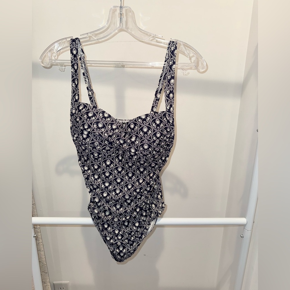 Like New Bond-eye Australian Nip Tuck Swimsuit One piece size 10